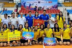 Huyền thoại Ngọc Hoa và học trò nhận thưởng lớn ngay trước hành trình chưa từng có trong lịch sử