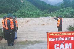 Mưa to khiến nhiều cầu tràn ở Thanh Chương bị ngập, nước chảy xiết