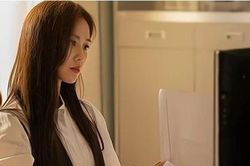 Bị bạn bè ngăn cản vì lấy chồng già, ngày về ở chung tôi ngạc nhiên khi thấy tờ giấy dán trên cửa phòng ngủ
