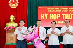 Ông Hoàng Đình Sơn được bầu giữ chức Phó Chủ tịch UBND huyện Tân Kỳ