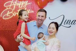 Con gái lai Tây của Lan Phương mê sách từ bé, 3 tuổi đã biết đọc