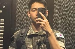 V BTS tạo trend dù vẫn đang phục vụ trong quân ngũ
