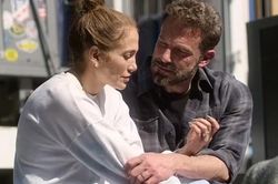 Jennifer Lopez và Ben Affleck gặp luật sư để giải quyết vụ ly hôn 'khó nhằn'