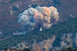 Israel không kích khiến hàng trăm người thiệt mạng, người dân Lebanon kinh hoàng chạy trốn