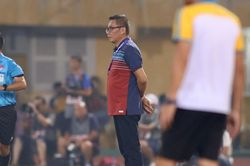 Đua trụ hạng V-League căng từ vạch xuất phát