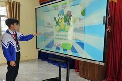 Pleiku: Tiếp nhận tài trợ 2 màn hình tương tác Smart Educational AIO machine phục vụ giảng dạy