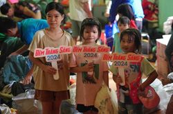 Trung thu đặc biệt tại vùng lũ Hưng Thi