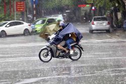 Cảnh báo mưa lớn khu vực nội thành Hà Nội chiều nay 26/9