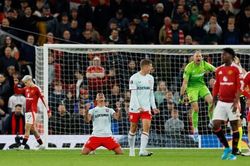 Eriksen từ người hùng hóa tội đồ, MU chia điểm cay đắng trận ra quân Europa League