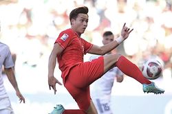Trụ cột hàng thủ tuyển Việt Nam khiến HLV Kim Sang-sik thở phào; Hậu vệ Đoàn Văn Hậu vẫn chưa bình phục chấn thương