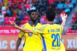 Derby xứ Nghệ: Cuộc so tài của 2 'kèo trái'