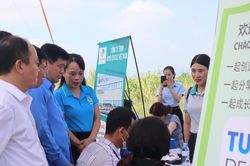Hơn 1.000 lao động tham gia ngày hội việc làm tại Khu công nghiệp WHA