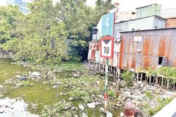 Xúc tiến bồi thường phục vụ hai dự án cải tạo, chỉnh trang nhà trên kênh rạch