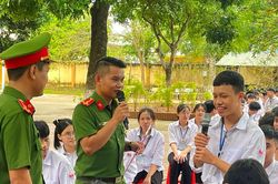 Hơn 1.000 học sinh tham dự phiên tòa giả định tuyên truyền, phổ biến, giáo dục pháp luật