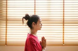 Khổ vui bắt nguồn từ thấy biết