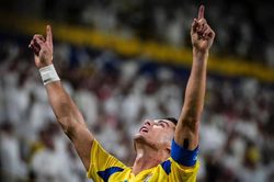 Ronaldo dành tặng bàn thắng thứ 904 cho người cha đã khuất khi lập công ở Cúp C1 châu Á