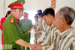 Kiên Giang: Công bố quyết định đặc xá của Chủ tịch nước cho 26 phạm nhân