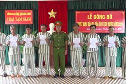 Công an Quảng Nam trao quyết định đặc xá của Chủ tịch nước cho 26 phạm nhân