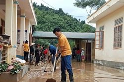 Cố gắng khắc phục hậu quả lũ quét để học sinh sớm được trở lại trường học