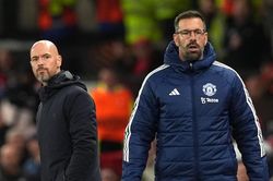 Rudd van Nistelrooy cố tình không giúp Ten Hag ở MU?