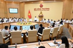 10 bộ ngành, đơn vị họp bàn nghị định mới về kinh doanh xăng dầu