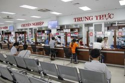 Người thuộc đối tượng ưu tiên không phải xếp hàng chờ giải quyết thủ tục hành chính