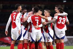 Champions League: Arsenal trưởng thành, Man City vẫn còn âu lo