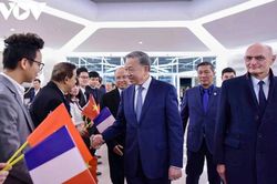Tổng Bí thư, Chủ tịch nước bắt đầu dự Hội nghị Pháp ngữ và thăm chính thức Pháp