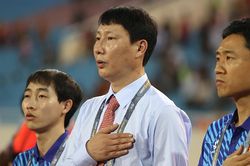 HLV Hoàng Văn Phúc: 'Chờ cái mới từ ông Kim Sang Sik'