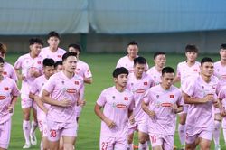 Tuyển Việt Nam tổn thất lực lượng trong ngày tập luyện đầu tiên