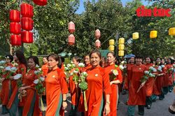 Hàng nghìn phụ nữ Thủ đô đồng diễn dân vũ trong trang phục áo dài