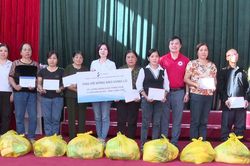 Trao tặng 100 suất quà tại Văn Quan hỗ trợ người dân bị ảnh hưởng bởi cơn bão số 3