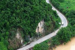 Huyện Con Cuông đề xuất xây dựng hầm xuyên núi qua eo Vực Bồng