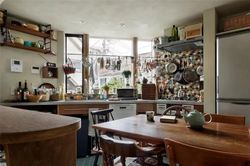 Ngỡ ngàng bên trong ngôi nhà 'ống khói' chỉ hơn 30m2