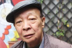 Nhà thơ Nguyễn Đức Mậu: 'Màu hoa tim tím tôi tìm tuổi thơ'