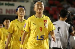 Huỳnh Như ghi bàn và kiến tạo, giúp TPHCM tiến thẳng tứ kết giải châu lục