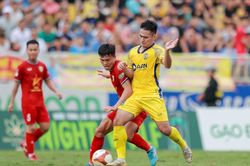 Những tài năng 'nhanh nở chóng tàn' của lò đào tạo Sông Lam Nghệ An