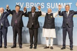 Ấn Độ cân nhắc quan hệ với BRICS và QUAD