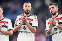 Mazraoui bị mắc chứng rối loạn nhịp tim, MU lo sốt vó trong 2 tháng tới