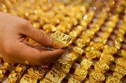 Giá vàng hôm nay 10/10: Vàng nhẫn rớt giá mạnh