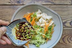 Cách làm váng đậu trộn rau củ đơn giản