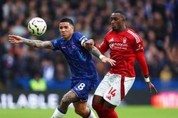 Vì sao Enzo Fernandez vẫn chưa thành 'sao' ở Chelsea?