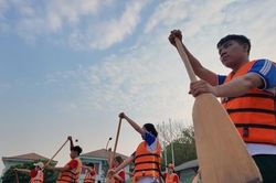 CLIP: Sinh viên say mê rèn luyện với thuyền rồng