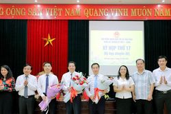 Ông Trần Khánh Sơn được bầu giữ chức Chủ tịch HĐND thị xã Thái Hòa