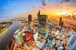 HSBC nâng dự báo tăng trưởng GDP 2024 của Việt Nam lên 7%