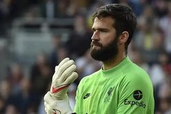 Alisson Becker nghỉ thi đấu 6 tuần vì chấn thương