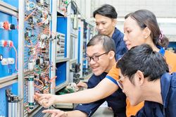 Chính sách ưu đãi cho nhà giáo - phải thực chất và hợp lý: Kỳ vọng giải pháp tăng lương cho giáo viên