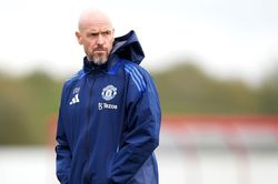 Manchester United vẫn phải ngụp lặn trong 'vũng lầy' Ten Hag