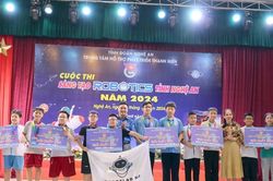 Trao giải cuộc thi Sáng tạo Robotics tỉnh Nghệ An năm 2024