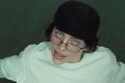 Ca khúc 'Birds of a Feather': Định hình sự nghiệp Billie Eilish